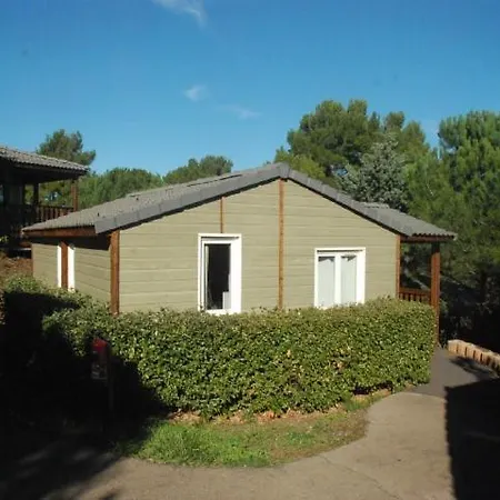 Two-bedroom Chalet In Located In The Heart Of A Pine Forest 186